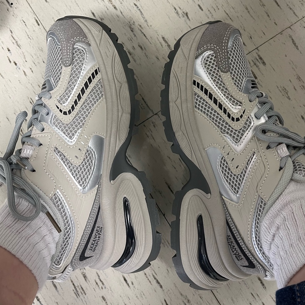 Women’s chunky sneakers